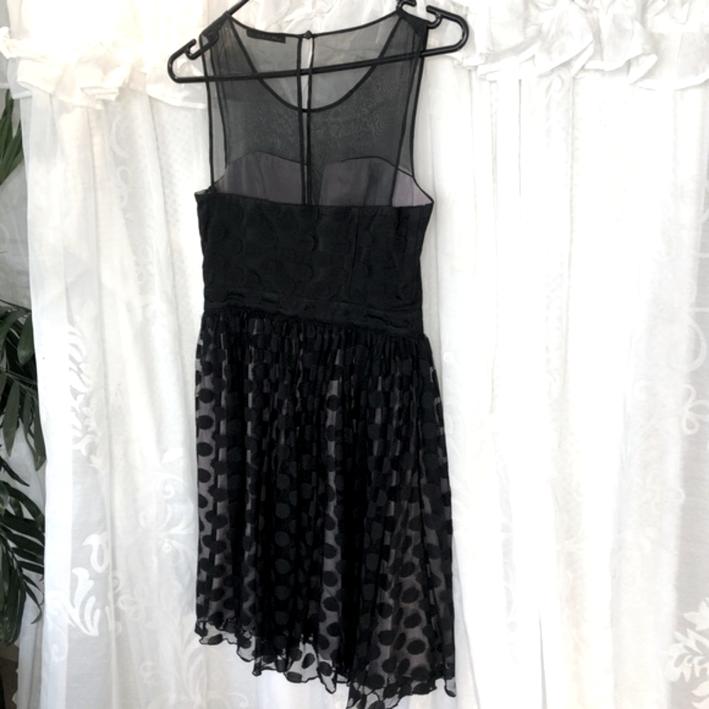 LIKE NEW! PORTMANS Size 8 Silk & chiffon Black formal short dress - Picture 2 of 15